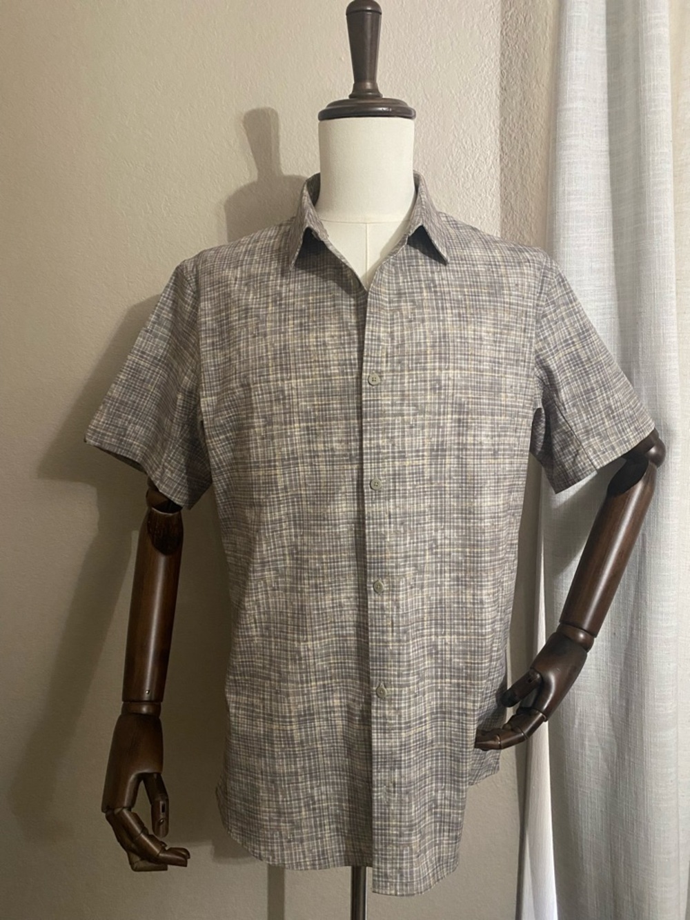Lululemon Short-Sleeve Button-Up Shirt in Gray Plaid